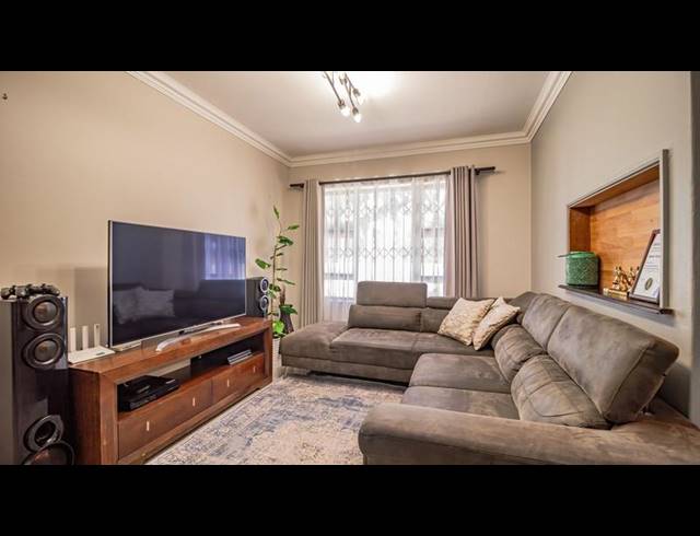 4 BEDROOM HOUSE FOR SALE IN SUNWARD PARK